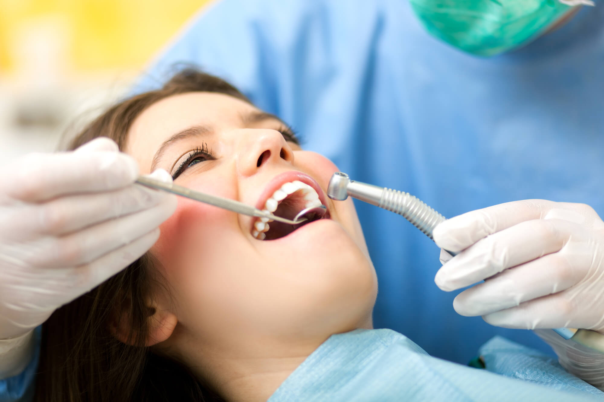 A specialist in Short Pump Endodontics treating a female patient
