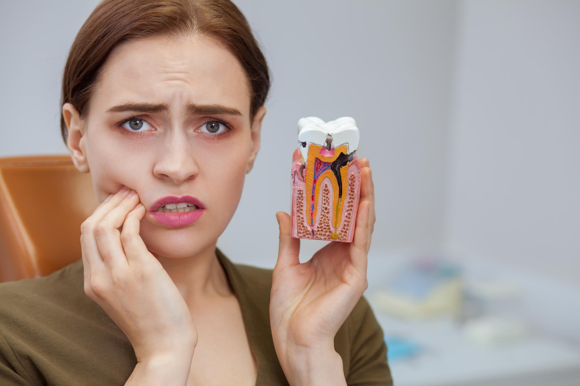a woman with tooth pain needing to see an Endodontist in Richmond VA