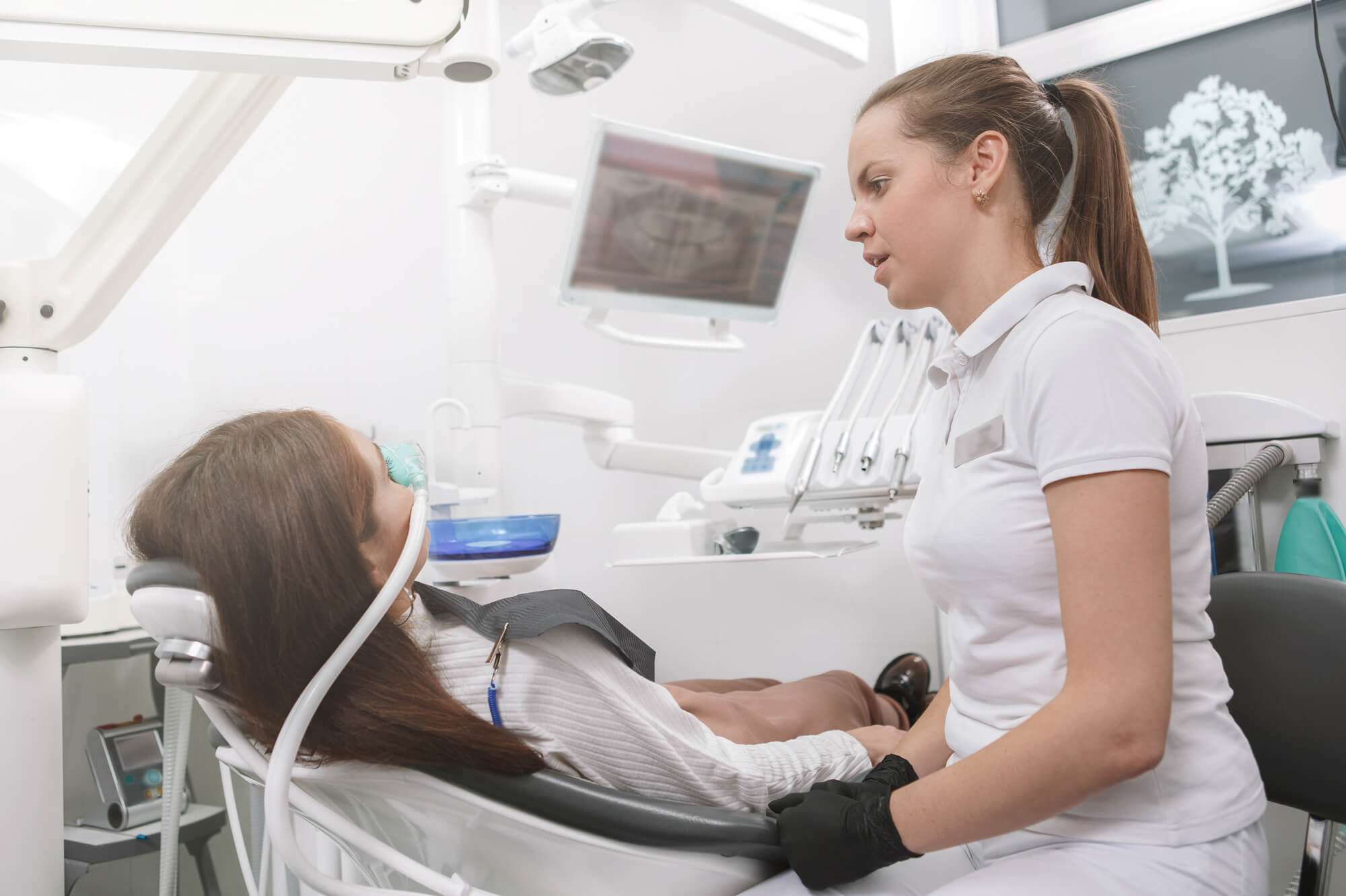 A Mechanicsville Sedation Endodontist talking to a dentist after administering nitrous oxide sedation